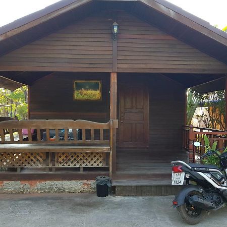 Ruysuk Hotel & Swimming Pool Udon Thani Exterior foto
